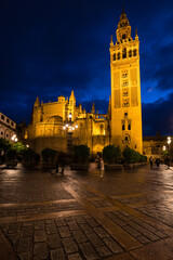 Fototapeta na wymiar View of the Cathedral of Seville with the Giralda