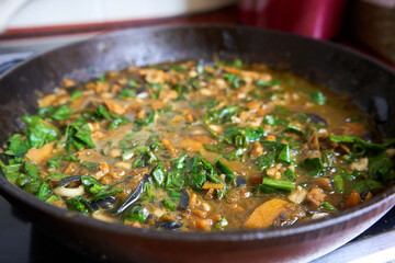 Sweet potato and spinach stew in the frying pan