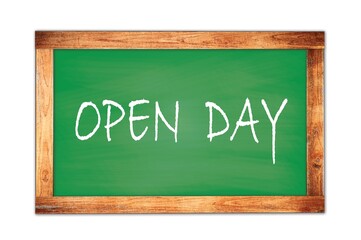 Obraz premium OPEN DAY text written on green school board.