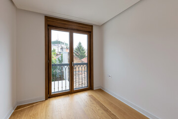 Full hight floor to ceiling doors in empty apartment interior