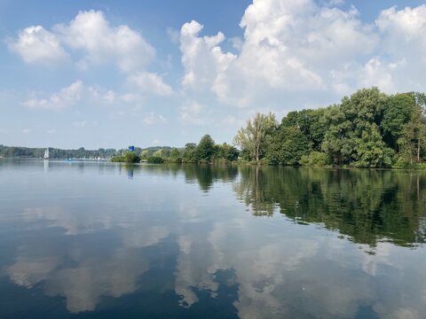 Zauberhafte Landschaft am Unterbacher See im Sp&auml;tsommer