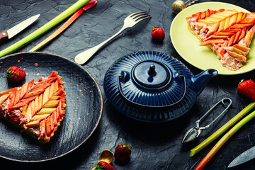 Homemade rhubarb strawberry pie