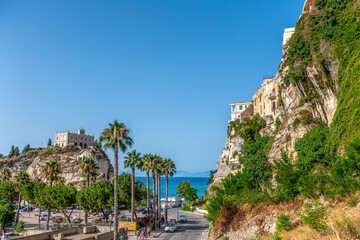 piękny widok na symbol Tropea - klasztoru na wyspie. Tropea jest najpiękniejszą miejscowością...