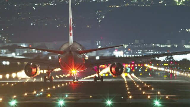 4K・飛行機・旅客機・ジェット機・空港・離陸
