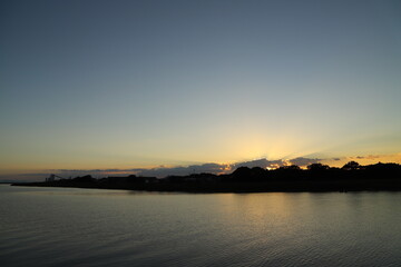 Naklejka premium 地球の未来とSDGs自然環境！ニホンの街並みと水