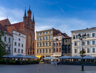 Fototapeta na wymiar view of the main square in historic old town of Torun with Saint Mary's church