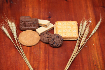 various kinds of delicious and savory biscuit breads are suitable for snacks, these biscuit breads are made from wheat and flour.