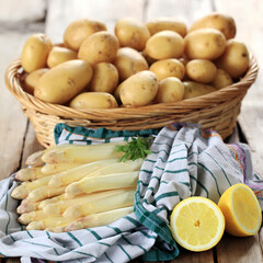 Frischer Spargel und Kartoffeln