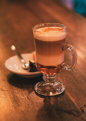 Café en barra de bar
