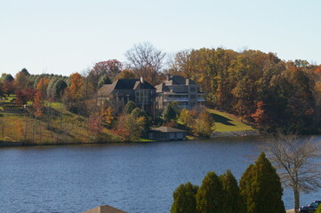 Fototapeta na wymiar lake front property in autumn