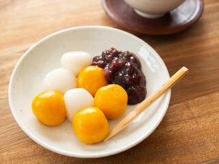 茹で小豆を添えたかぼちゃ白玉団子
