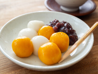 茹で小豆を添えたかぼちゃ白玉団子