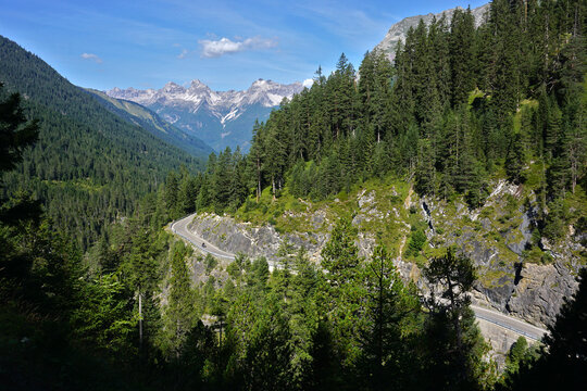 Hahntennjoch-Passstra&szlig;e in den Lechtaler Alpen, &Ouml;sterreich, Tirol, Blick zur Hornbachkette