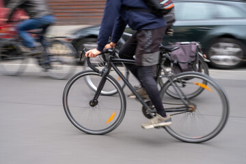 Fototapeta na wymiar Radfahrer in Berlin. / Cyclists in Berlin