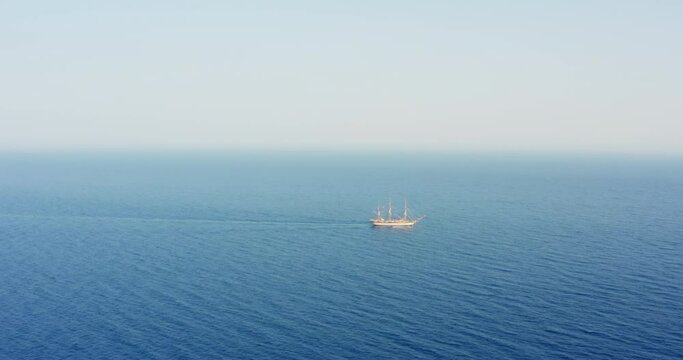 Amerigo vespucci nave scuola marina nel mare
