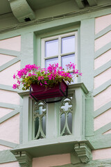 Fenêtre et balcon fleuris