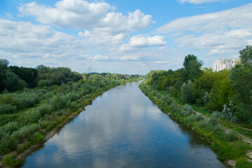 Fototapeta na wymiar the warta river flowing through the city of Poznan