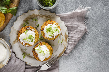 zucchini muffins with sour cream