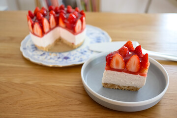 cheesecake with strawberries