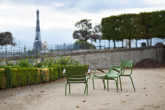 chaises &agrave; paris