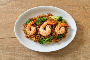 fried rice with broccoli and shrimps