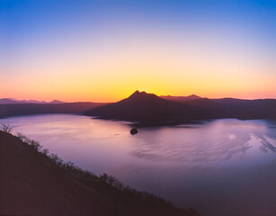 北海道　弟子屈町　摩周湖の日の出前の摩周岳と水面