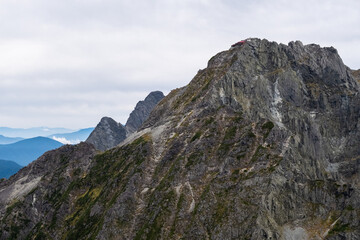 南岳から望む北穂高岳の険しい北陵