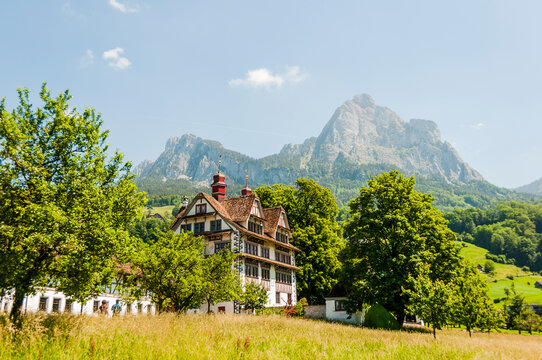 Schwyz, Dorf, Grosser Mythen, Kleiner Mythen, Mythenregion, Schwyzer Alpen, Wanderweg, Bergbahnen, Sommer, Schweiz