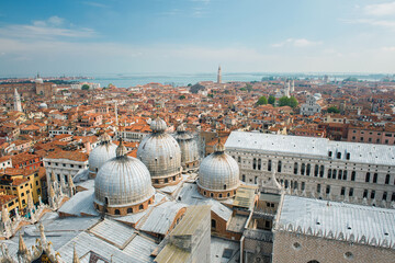 Fototapeta na wymiar view of Venice from the roof