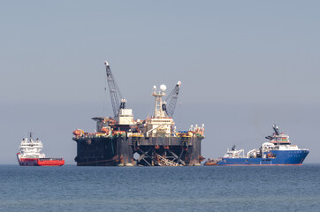 Naklejka premium PIPE LAYER PLATFORM - Work at sea in the construction of a gas pipeline 