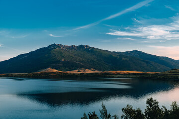 Obraz premium lake, water, landscape, mountain, sky, nature, sea, travel, clouds, view, summer, mountains, beach, tourism, blue, europe, coastline, island, panorama, cloud, park, rock, new zealand, coast, grass
