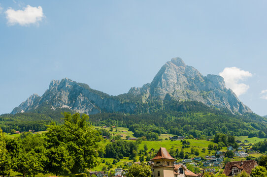 Schwyz, Dorf, Grosser Mythen, Kleiner Mythen, Mythenregion, Schwyzer Alpen, Wanderweg, Bergbahnen, Sommer, Schweiz