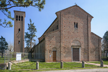 Bagnacavallo, Ravenna. Facciata della Pieve di San Pietro in Sylvis.
