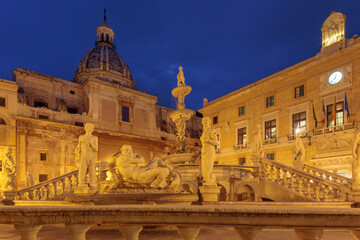 Naklejka na ściany i meble Palermo. Fontana Pretoria di notte.