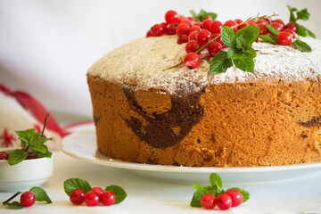 christmas chiffon cake with red current