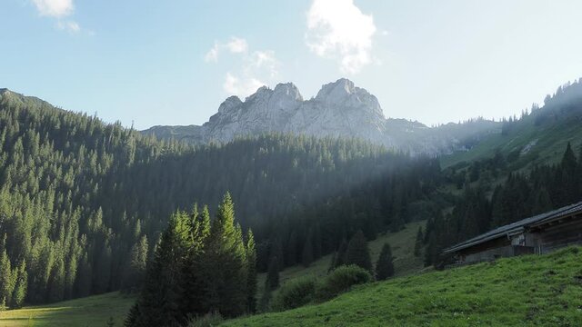 Berge von Oberbayern in Tegernseegebiet und Rottach-Egern. Blankenstein und Risselgokel gesehen von Blankensteinh&uuml;tte
