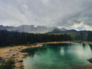 Hermoso Lago di Carezza - Dolomitas