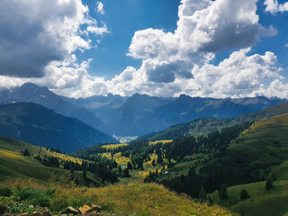 Increíbles montañas de Dolomitas