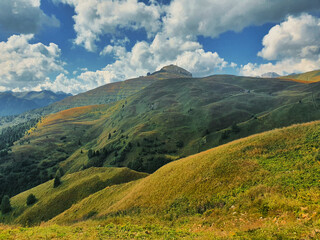 Fototapeta na wymiar Increíbles montañas de Dolomitas