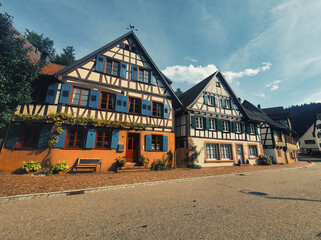 Naklejka premium Bonitas casas coloridas - Tirol