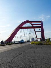 信濃川に架かる赤い橋　本川橋（新潟県燕市・長岡市）