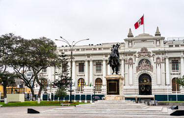 The Legislative Palace of Peru with a statue of Simon Bolivar in Lima - obrazy, fototapety, plakaty