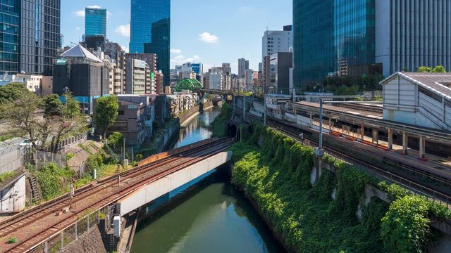 [4K Timelapse] Wide angle movie of Multiple trains passing by near Hijiri-bashi bridge at Tokyo, Japan.