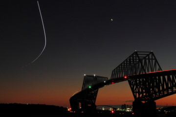 ゲートブリッジと光跡