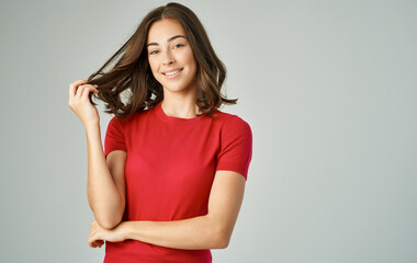 Obraz premium cheerful pretty woman in red t-shirt studio posing lifestyle