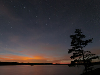 Fototapeta na wymiar Big dipper over a Swedish lake