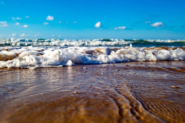 Puglia - Mare -spiaggia - schiuma - onde