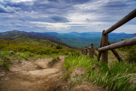 G&oacute;ry Bieszczady, szlak Halicz - Rozsypaniec. Czerwiec 2021. 