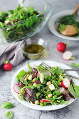 Green salad with asparagus and radish