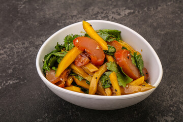 Salad with mango and chicken